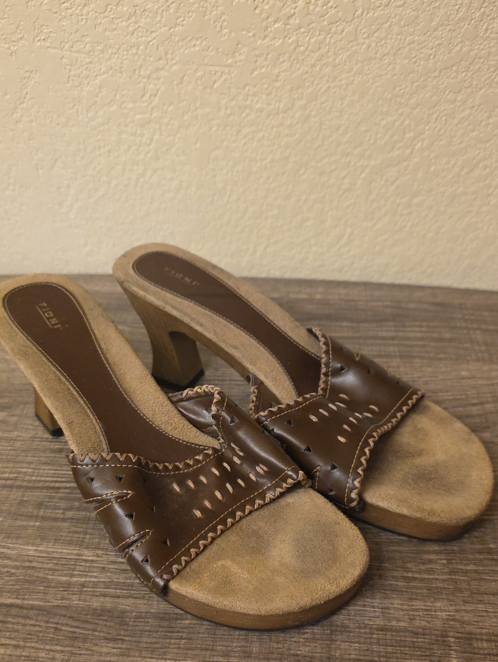 FIONI Clothing Brown Open-Toe Heeled Slide Mules Size 9W